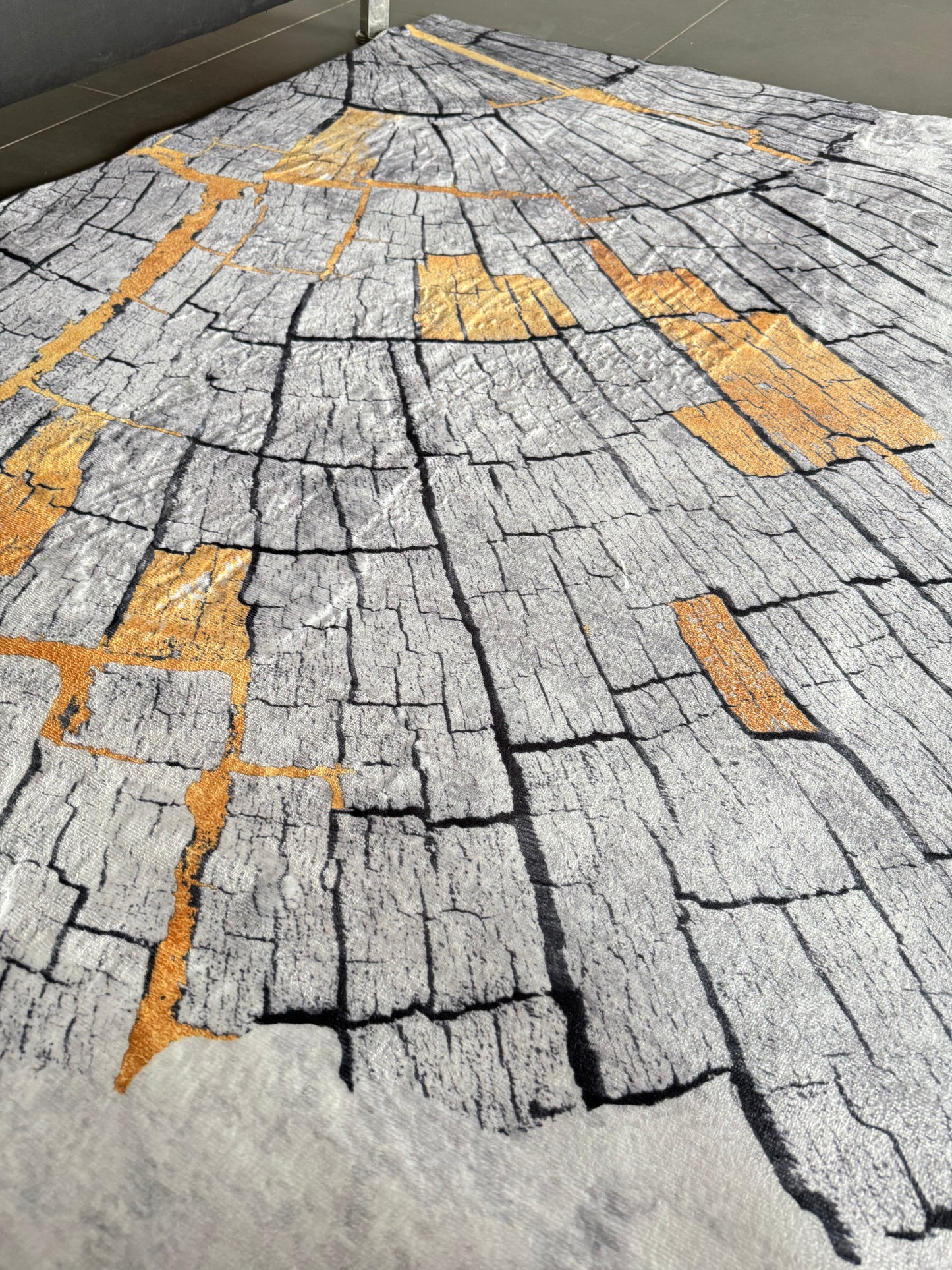 Supersoft Spider Web Luxury Centerpiece (Rug)