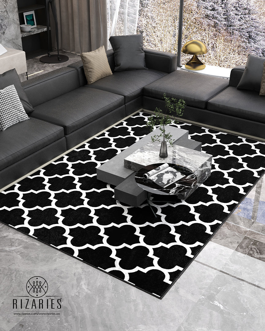 Black Quatrefoil Centerpiece (Rug)