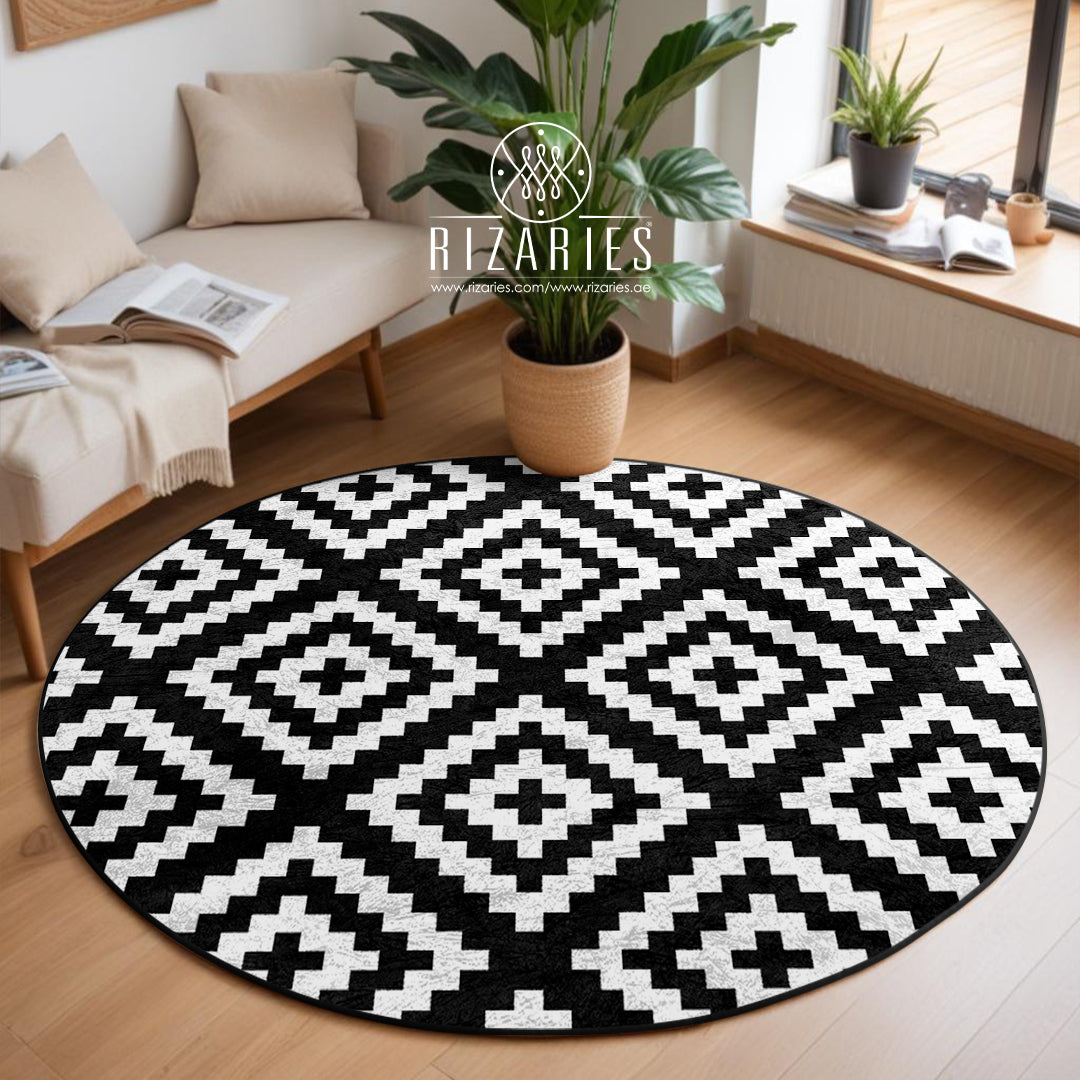 Black and White Geometric Round Centerpiece (Rug)