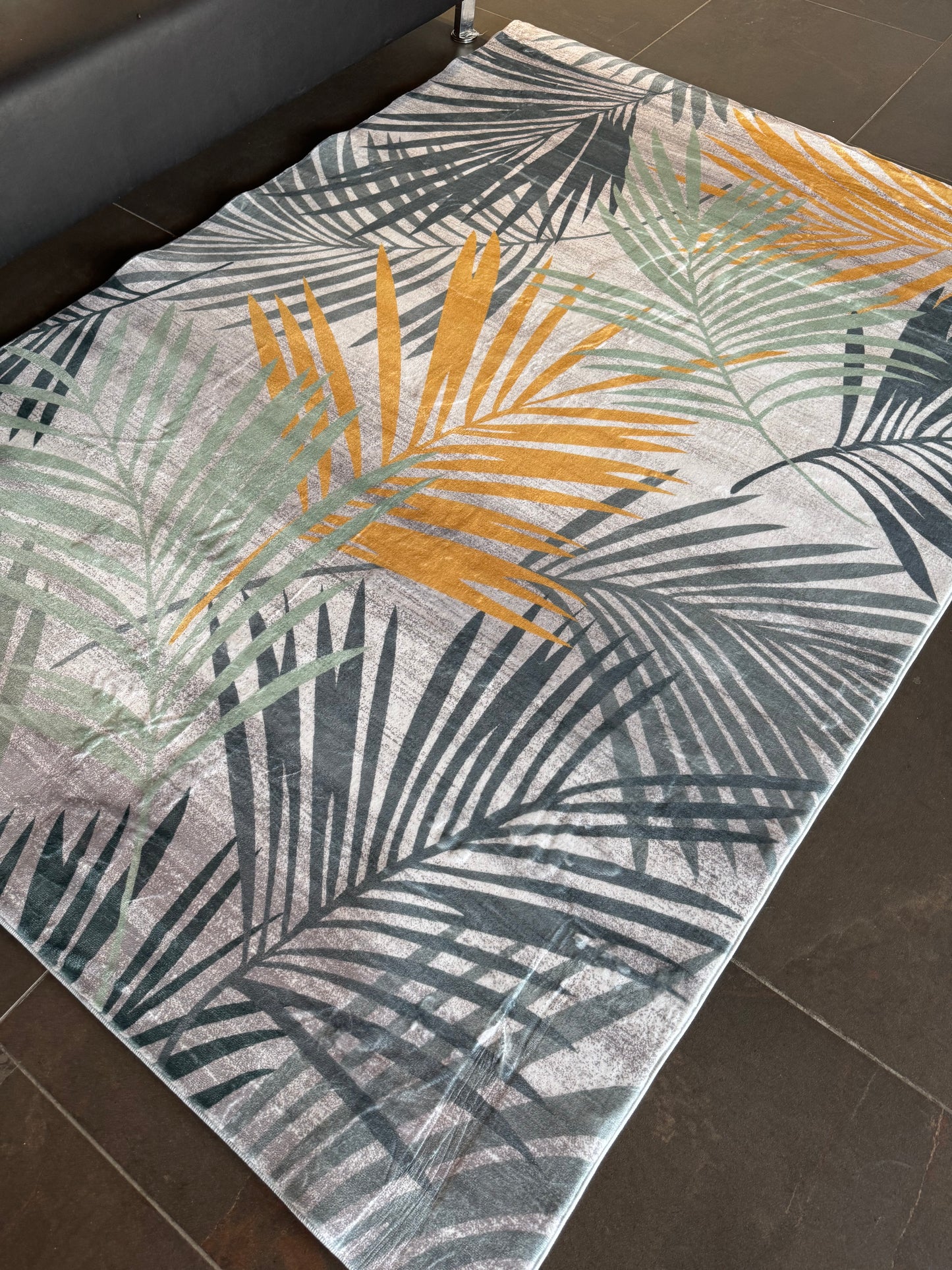 Supersoft Leaves Design Luxury Centerpiece (Rug)