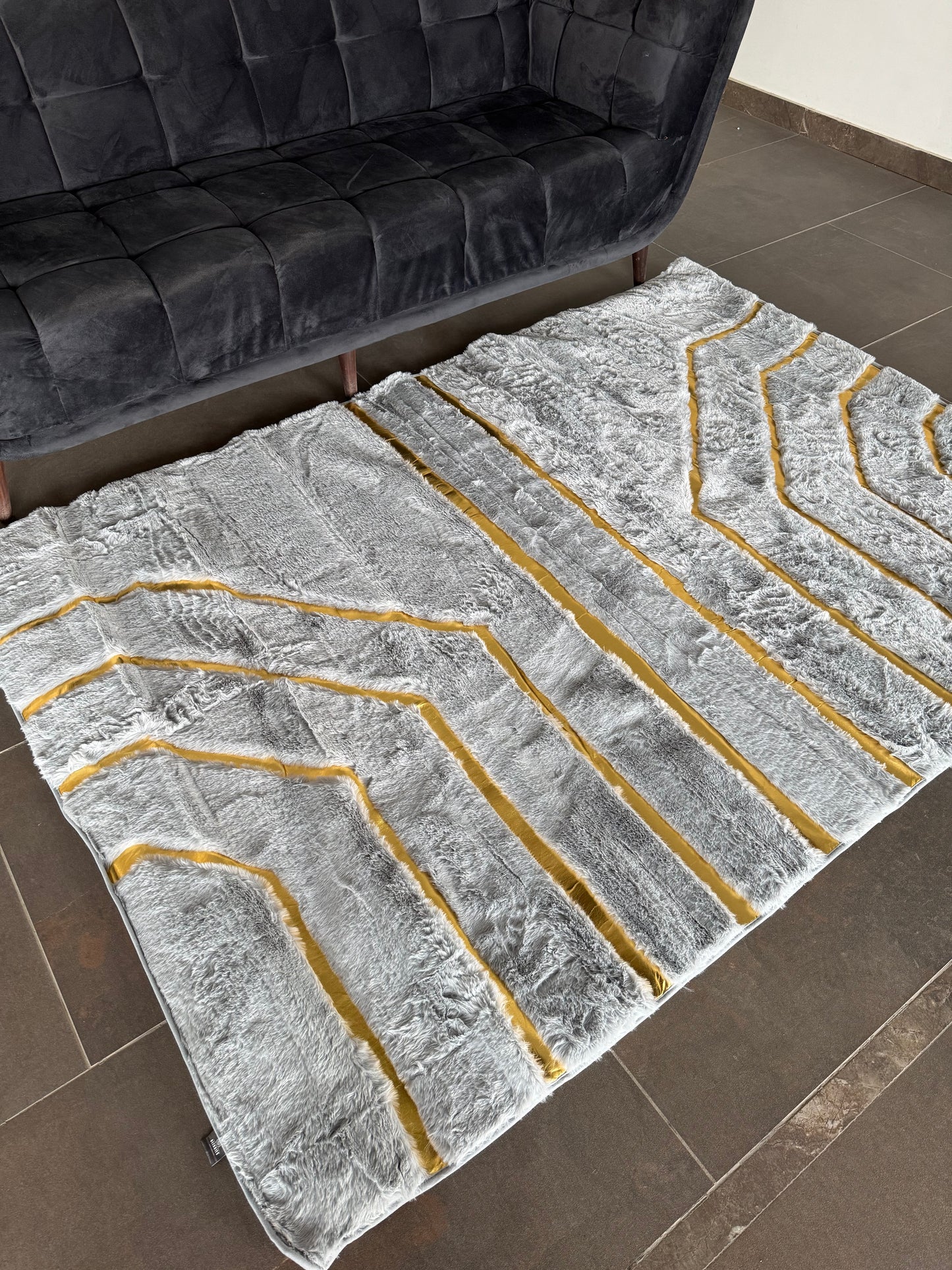 SuperSoft Plain Fur with Gold Centerpiece (Rug)