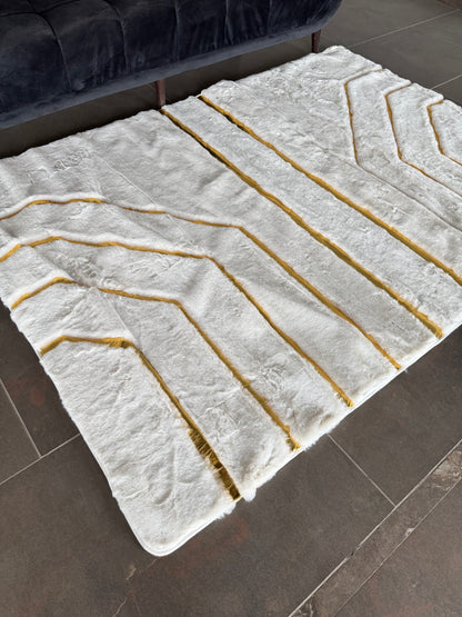 SuperSoft Plain Fur with Gold Centerpiece (Rug)