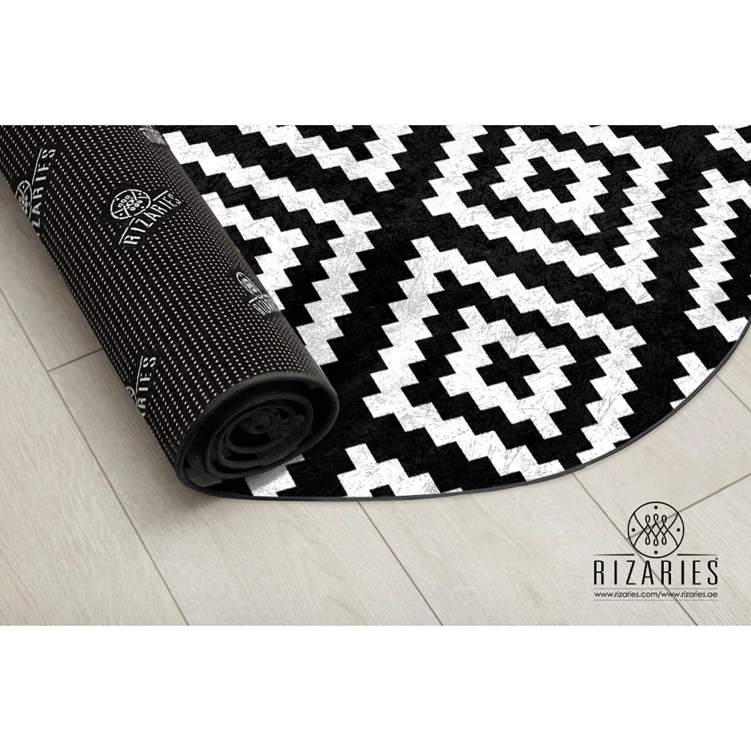 Black and White Geometric Round Centerpiece (Rug)