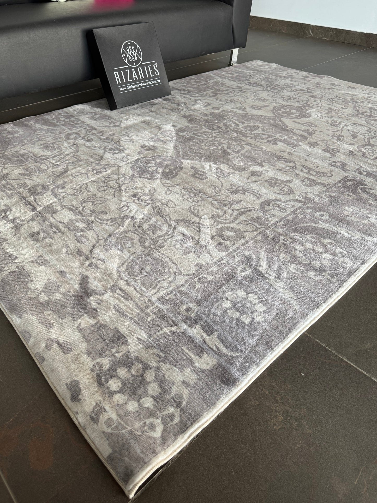 Supersoft Traditional Grey Luxury Centerpiece (Rug)