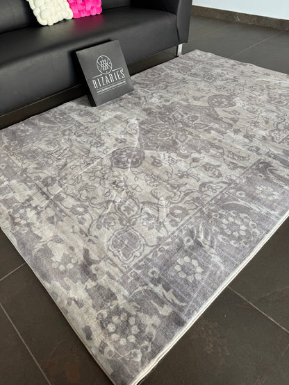 Supersoft Traditional Grey Luxury Centerpiece (Rug)