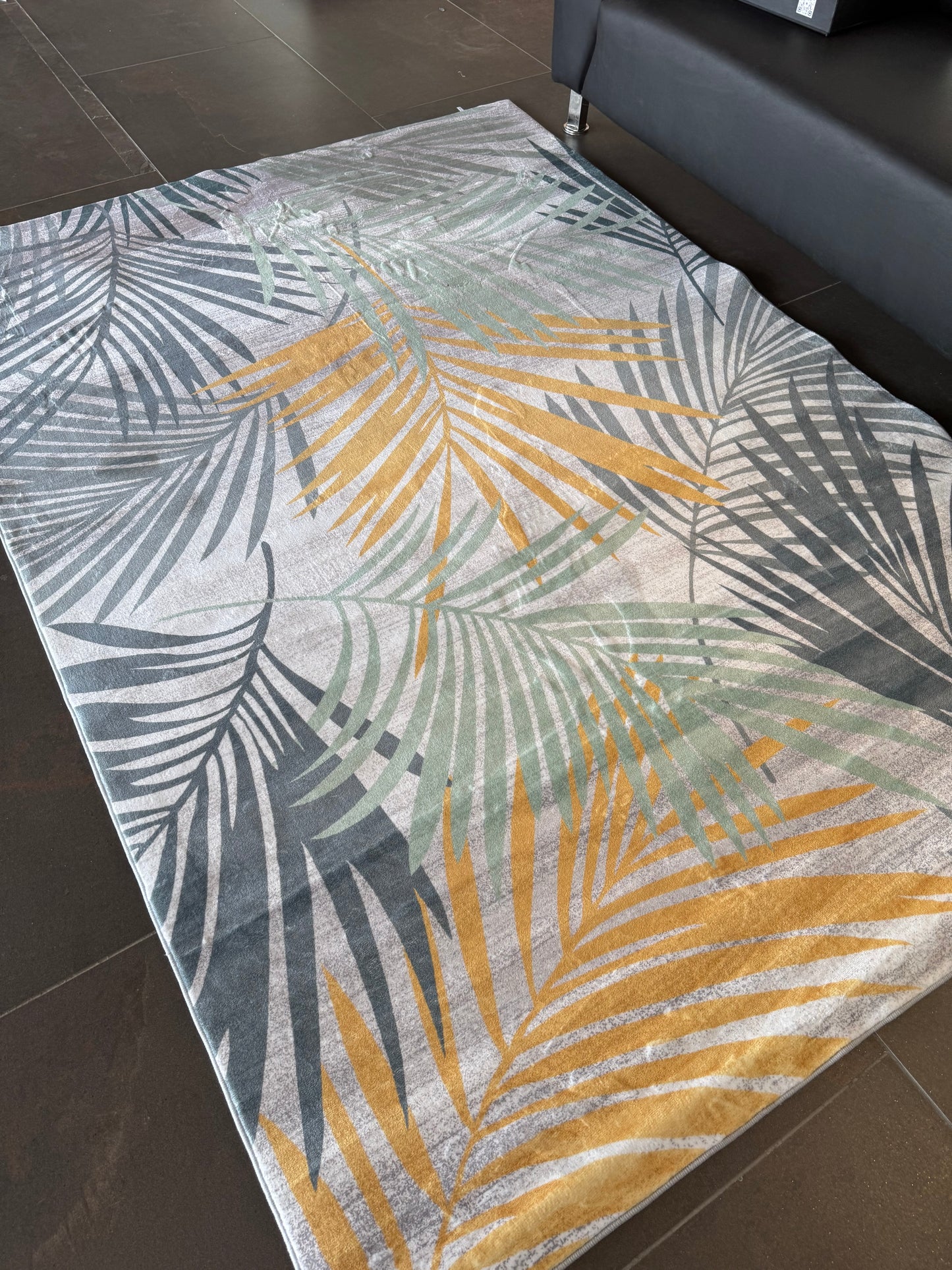 Supersoft Leaves Design Luxury Centerpiece (Rug)