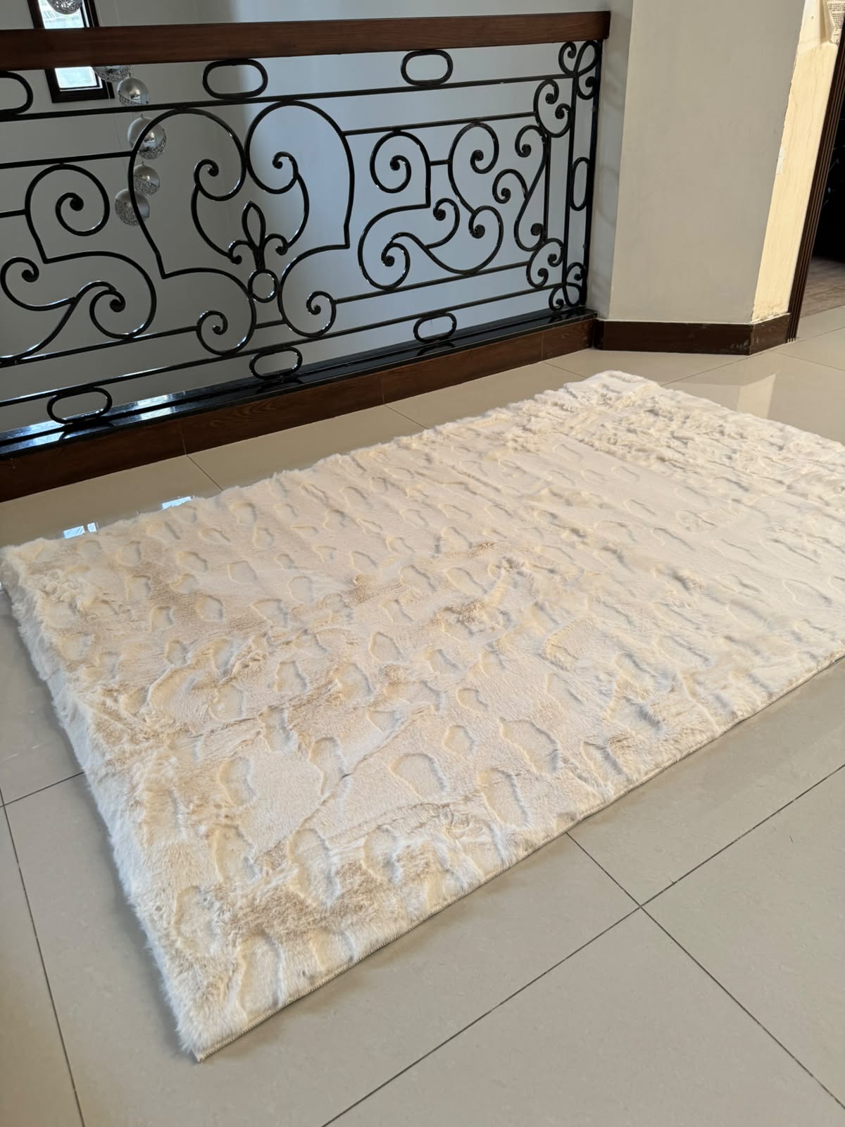 SuperSoft Cloud Stone Fur Centerpiece (Rug)
