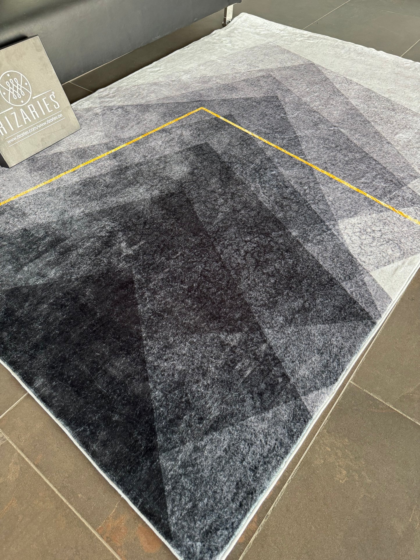 Supersoft Grey Geometric Luxury Centerpiece (Rug)