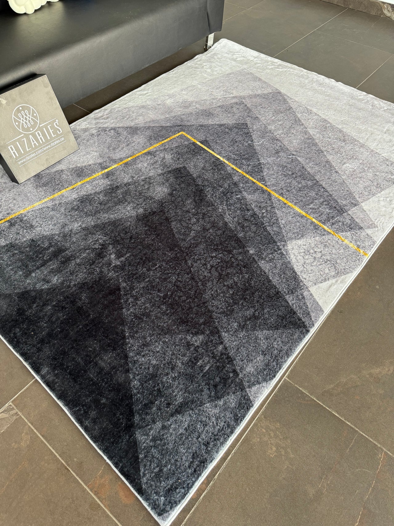 Supersoft Grey Geometric Luxury Centerpiece (Rug)