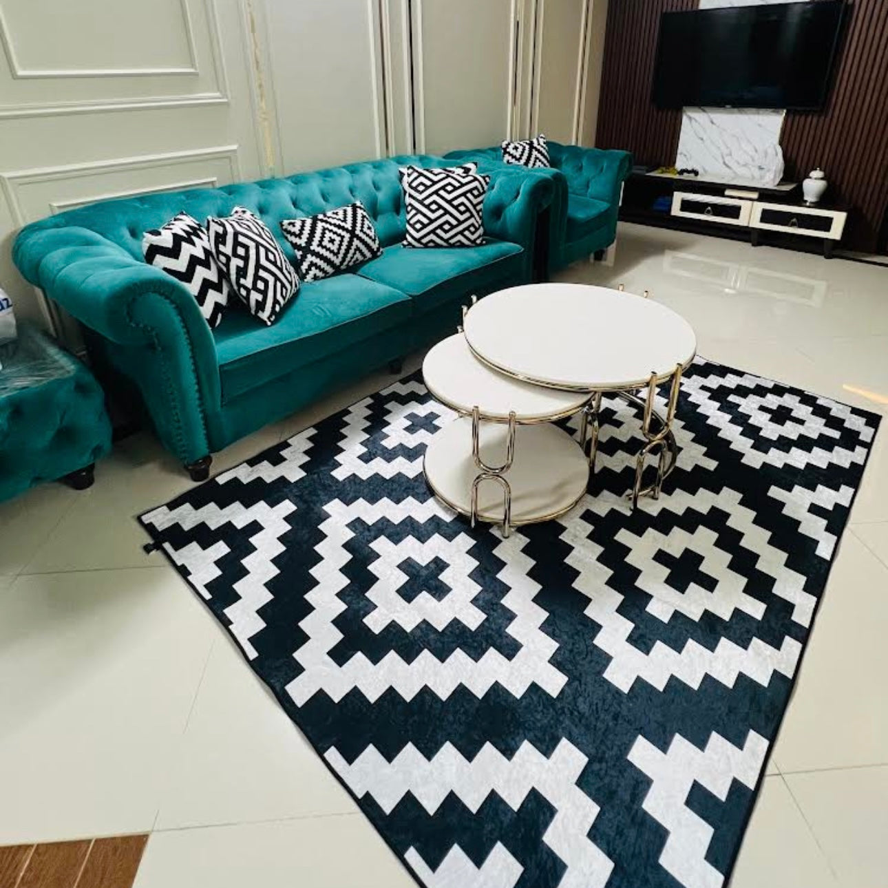 Black and White Geometric Centerpiece (Rug)