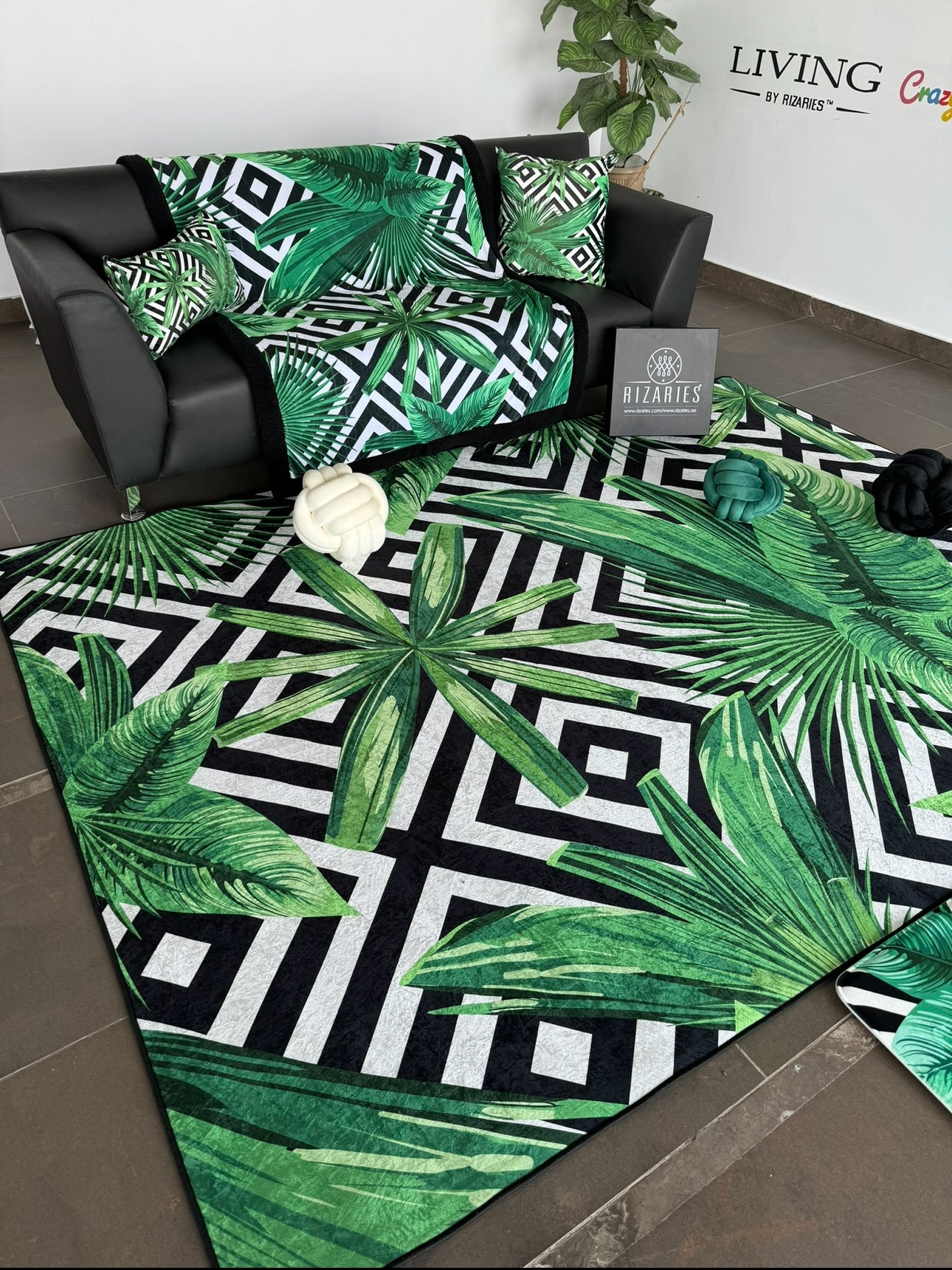 Tropical Geometric Centerpiece (Rug)