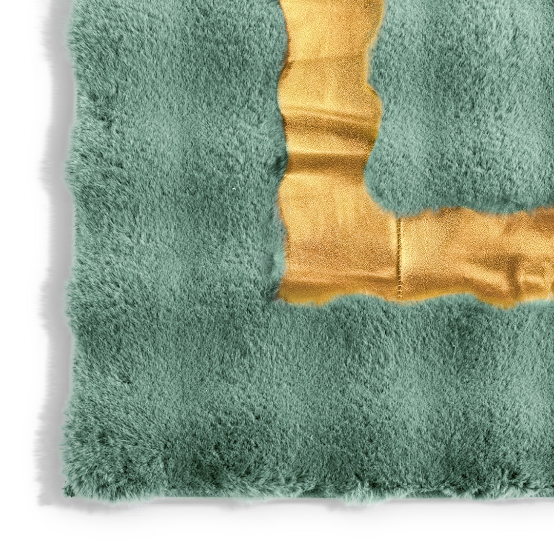 SuperSoft Box Style Fur with Gold Centerpiece (Rug)