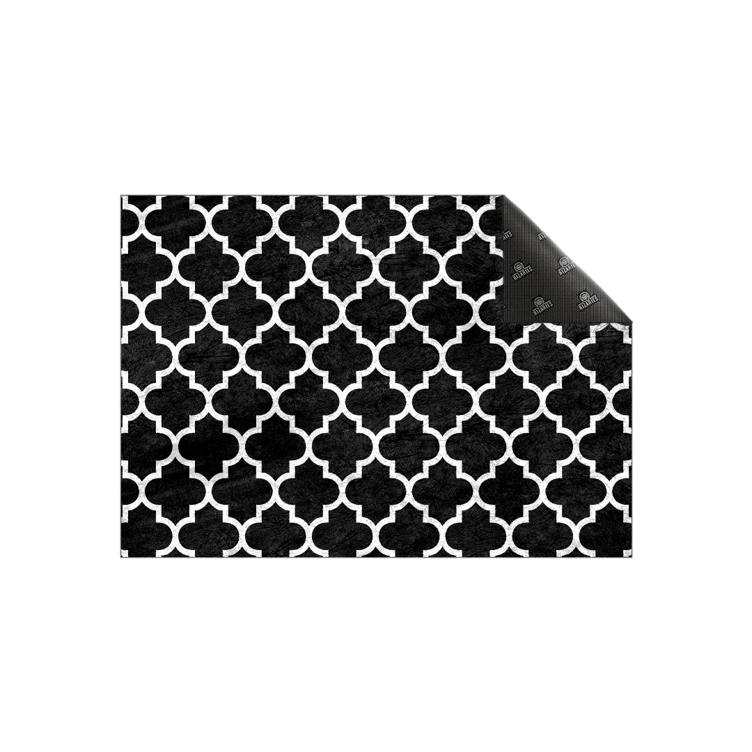 Black Quatrefoil Centerpiece (Rug)