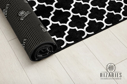 Black Quatrefoil Centerpiece (Rug)