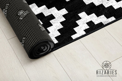 Black and White Geometric Centerpiece (Rug)