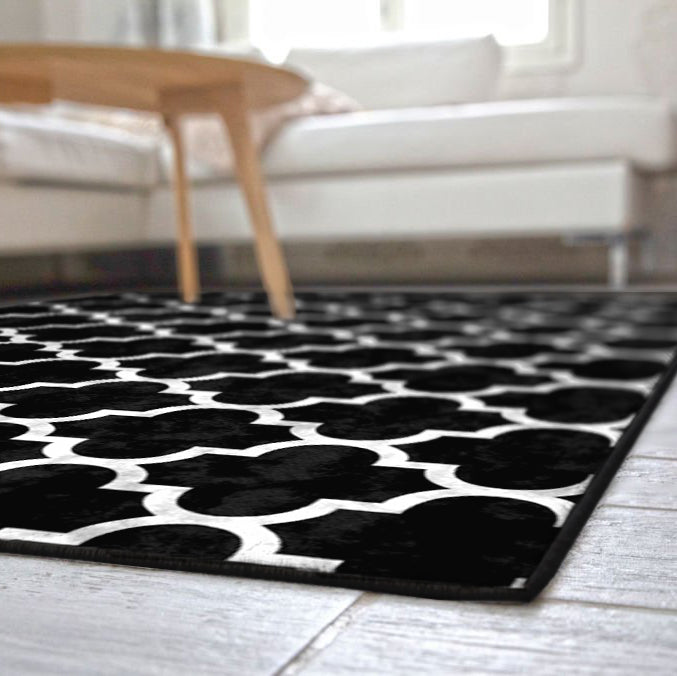 Black Quatrefoil Centerpiece (Rug)