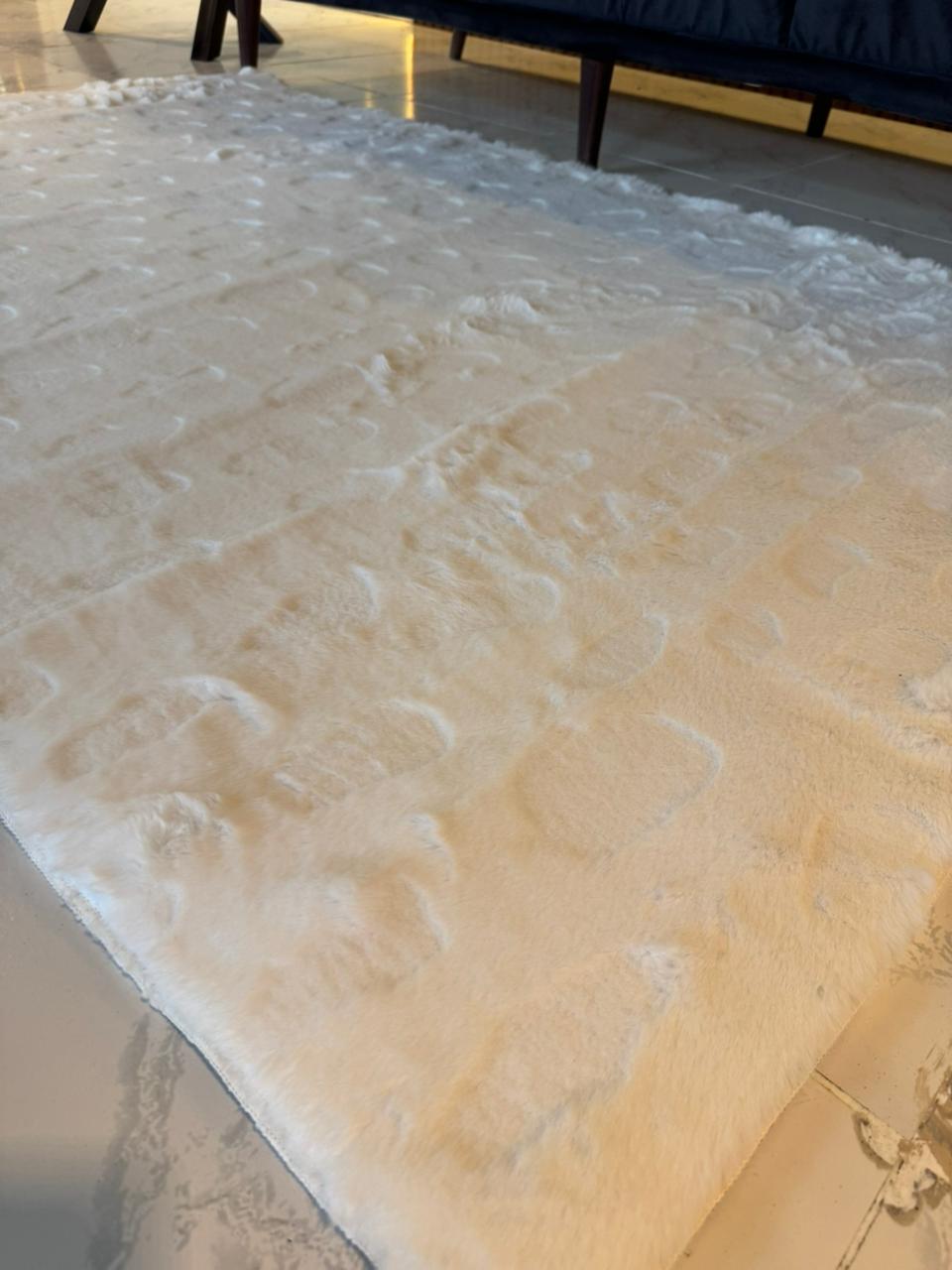 SuperSoft Cloud Stone Fur Centerpiece (Rug)