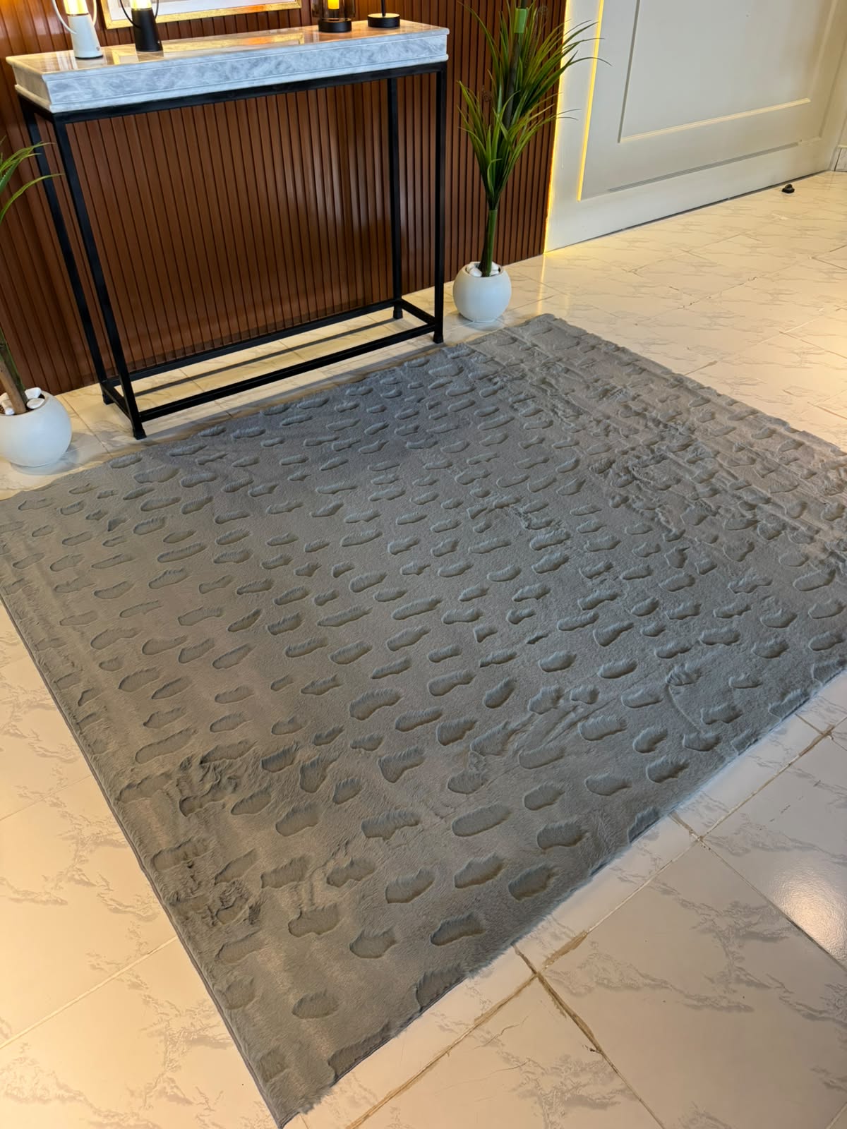 SuperSoft Cloud Stone Fur Centerpiece (Rug)