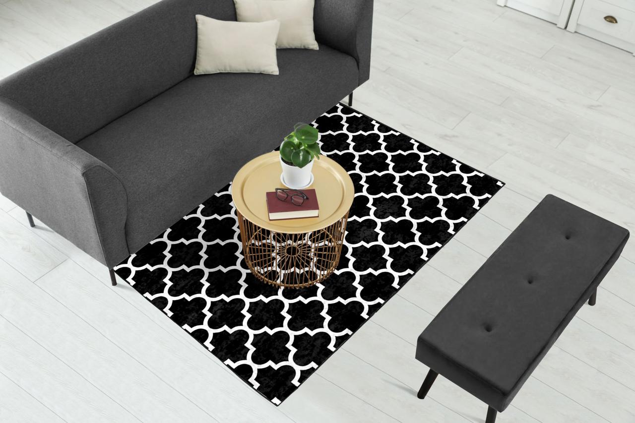 Black Quatrefoil Centerpiece (Rug)