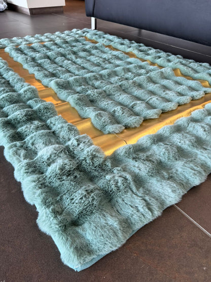 SuperSoft Box Style Fur with Gold Centerpiece (Rug)