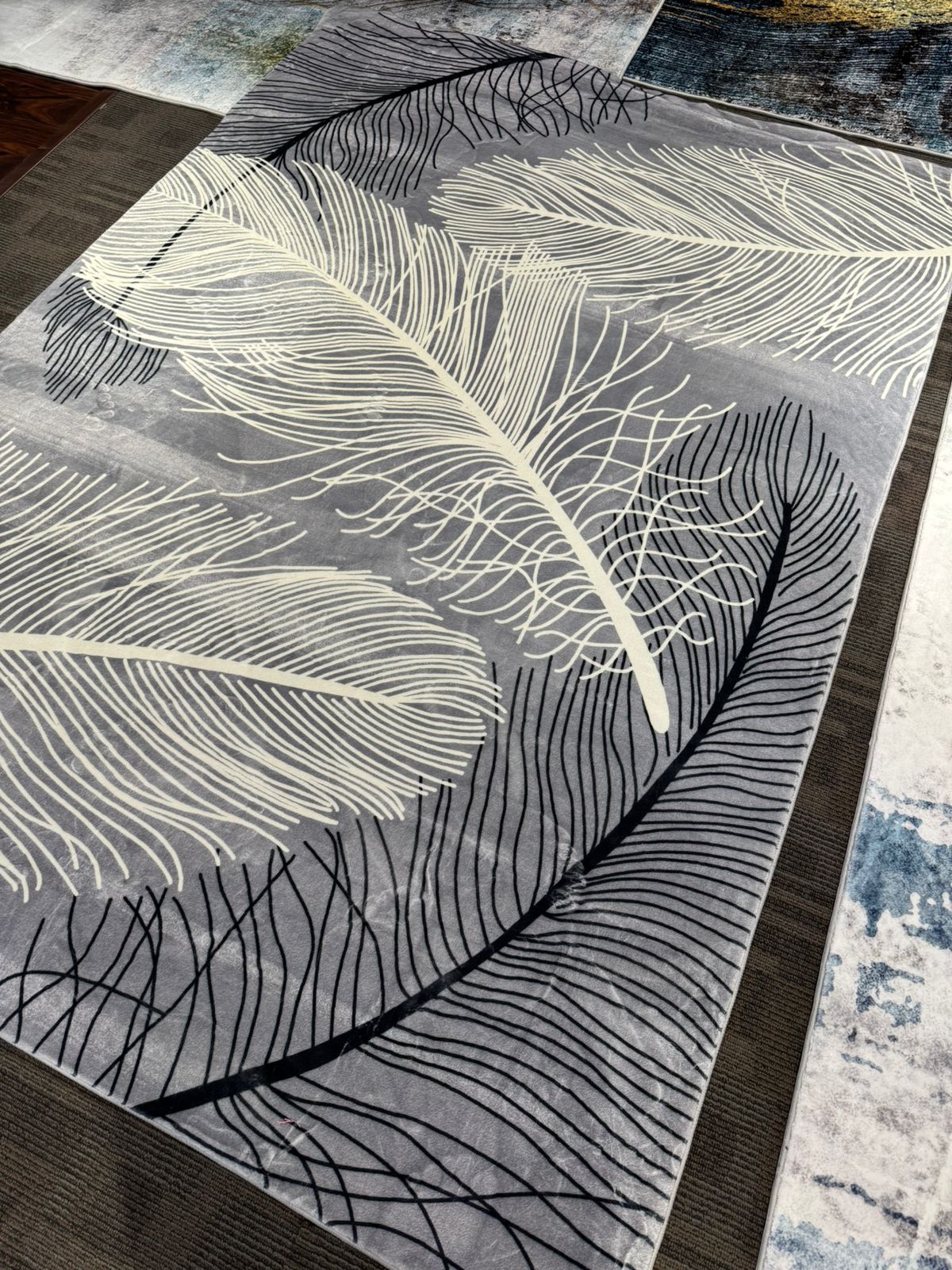 Supersoft Modern Feather Luxury Centerpiece (Rug) (CLEARANCE SALE)