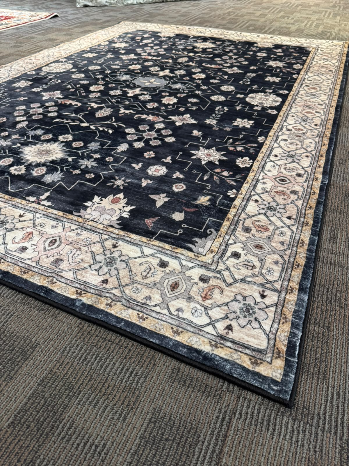 Supersoft Traditional Floral Centerpiece (Rug)