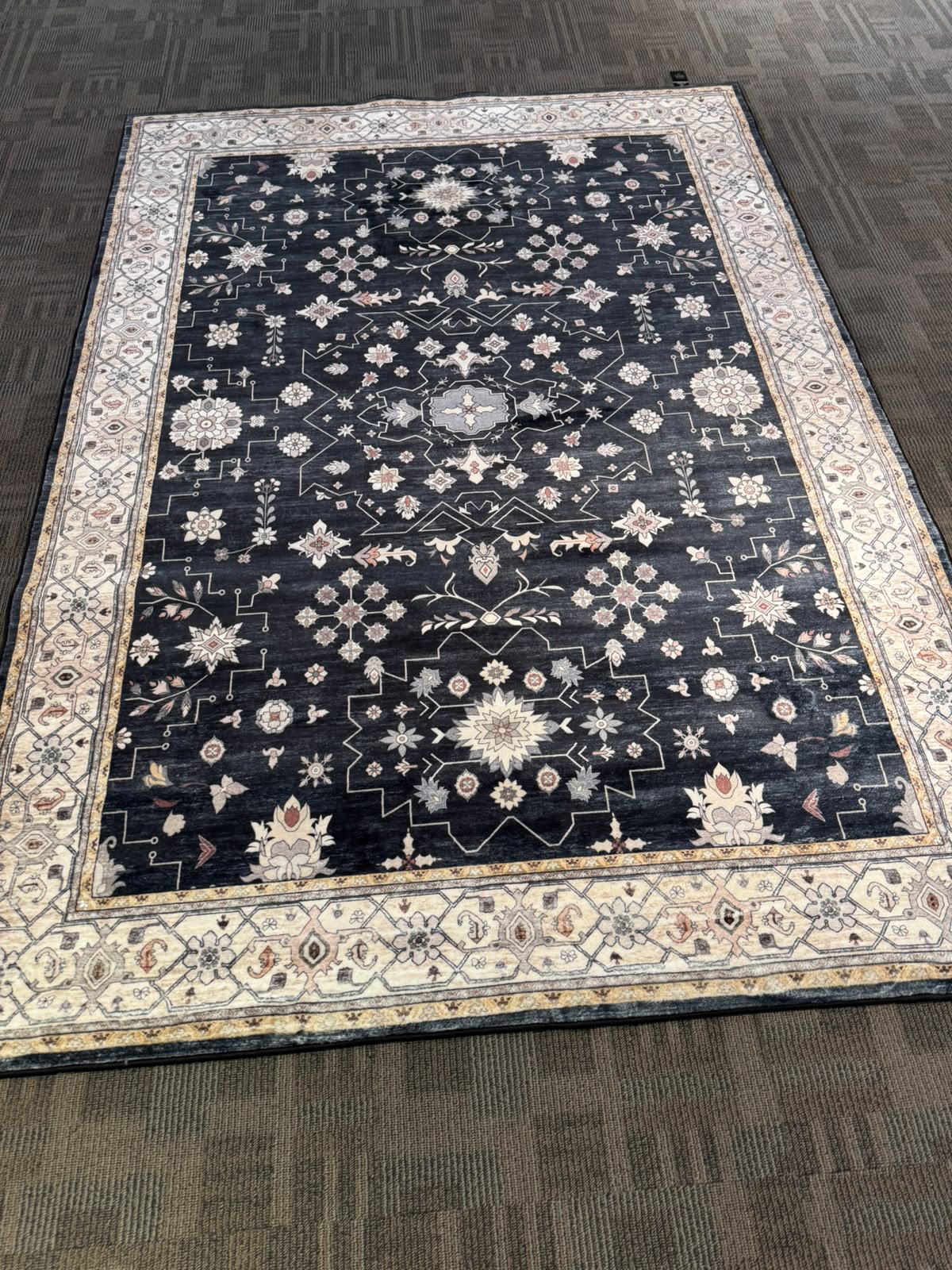 Supersoft Traditional Floral Centerpiece (Rug)
