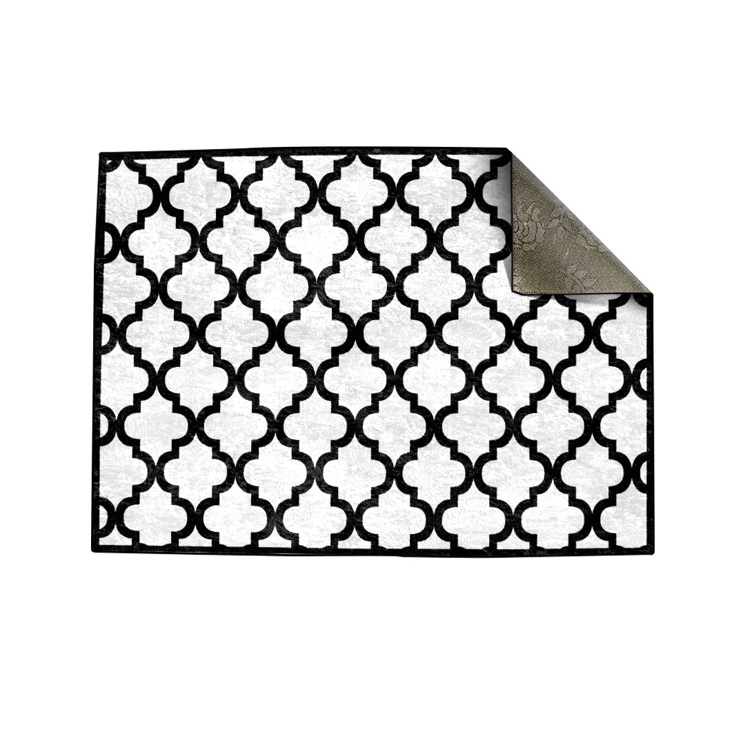 White and Black Quaterfoil Centerpiece (Rug)