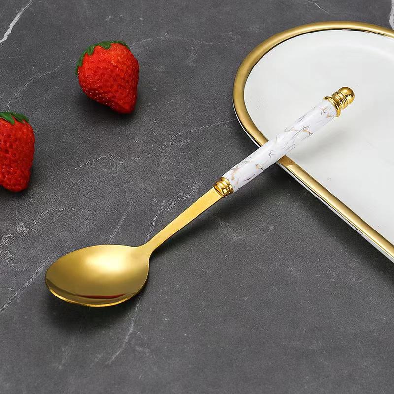 Gold cutlery set with Marble Effect